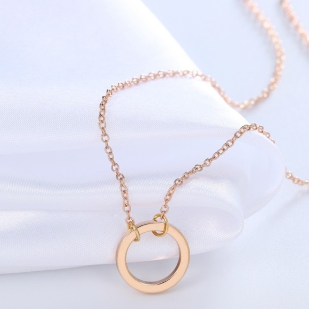 🍀 3/$25!! Simple Circle Gold Necklace - Picture 2 of 4